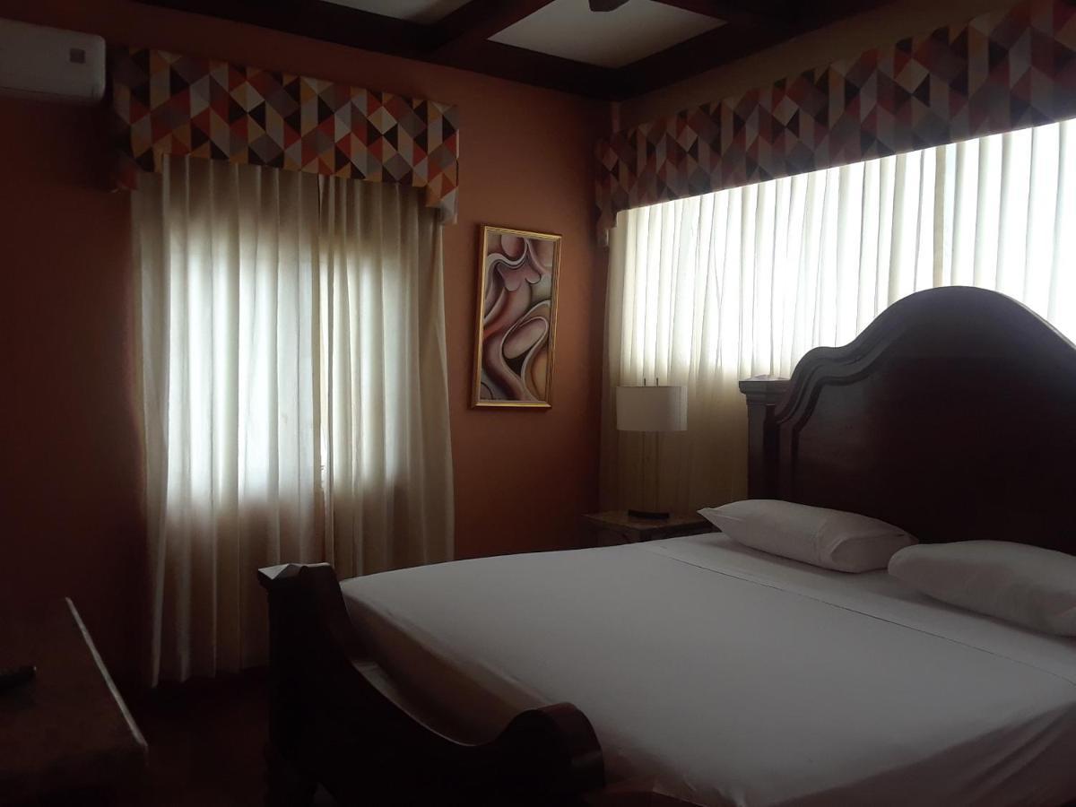 Spanish Dream Hotel Kingston Bagian luar foto